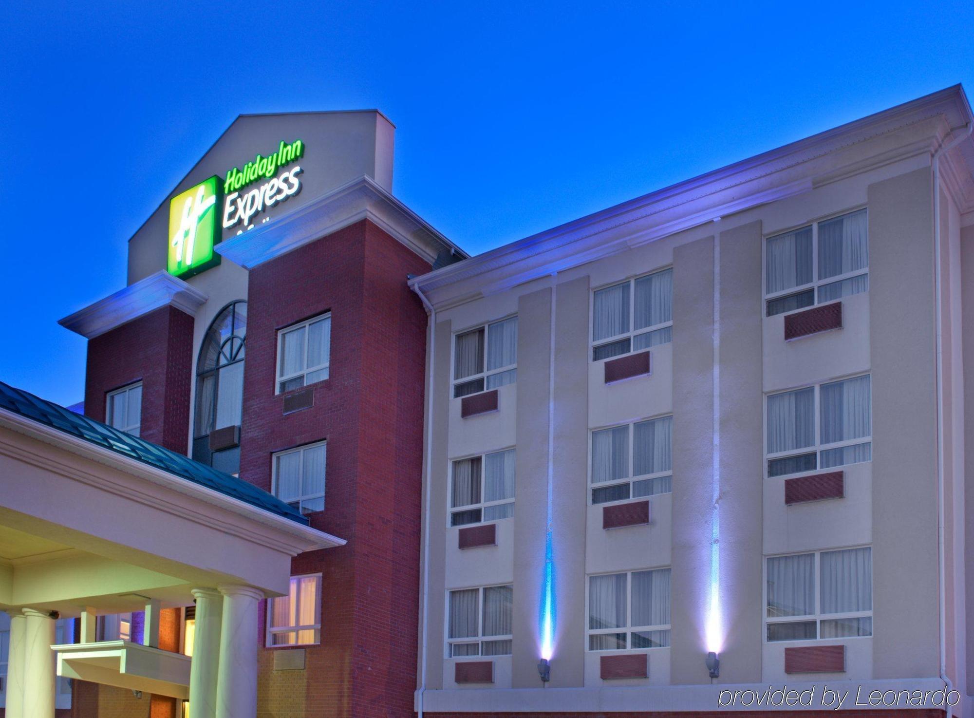 Holiday Inn Express Hotel & Suites Edson, An Ihg Hotel Exterior foto